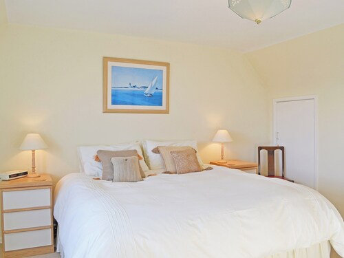 2 bedroom accommodation in Upton
