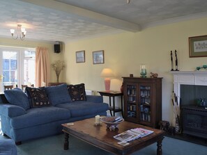 Living area - 2 bedroom accommodation in Upton (Upton)