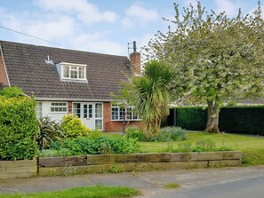 Exterior - 2 bedroom accommodation in Upton (Upton)