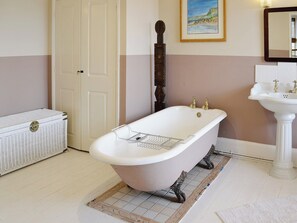 Towels - 5 bedroom accommodation in Arkleby, near Cockermouth (Arkleby, near Cockermouth)