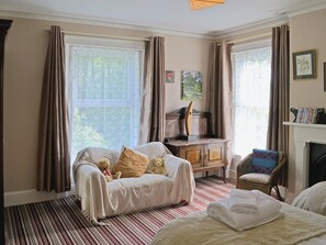 5 bedrooms, free WiFi, bed sheets - 5 bedroom accommodation in Arkleby, near Cockermouth (Arkleby, near Cockermouth)