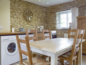 Dining - 2 bedroom accommodation in Dean, near Chadlington (Dean, near Chadlington)