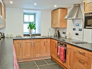 Dishwasher, highchair - 2 bedroom accommodation in Eglwysbach, near Conwy (Eglwysbach, near Conwy)