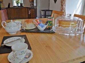 Dining - 2 bedroom accommodation in Eglwysbach, near Conwy (Eglwysbach, near Conwy)