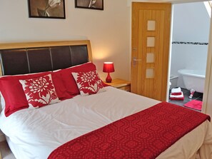 2 bedrooms, free WiFi, bed sheets - 2 bedroom accommodation in Eglwysbach, near Conwy (Eglwysbach, near Conwy)
