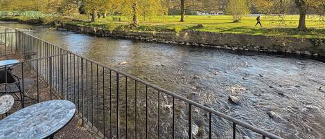 屋外ダイニングエリア