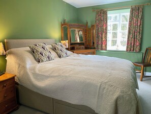 1 bedroom, bed sheets