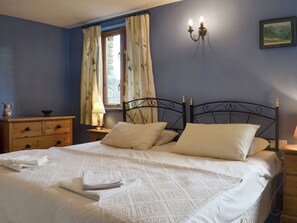 5 bedrooms, free WiFi, bed sheets