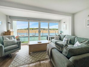 TV - 3 bedroom accommodation in Appledore, near Bideford (Appledore, near Bideford)