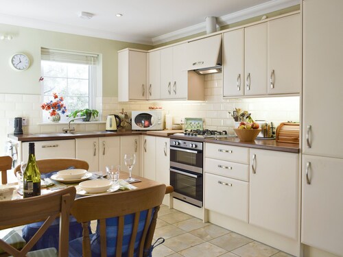 The But N' Ben - 28139