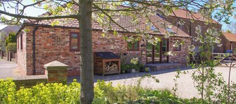 2 steps to entrance.