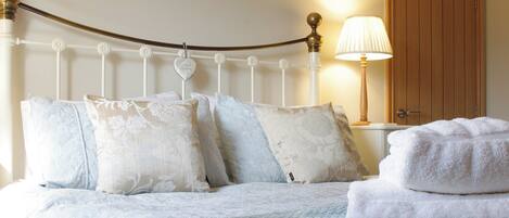 4 bedrooms, free WiFi, bed sheets