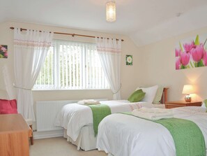 3 bedrooms, free WiFi, bed sheets - 3 bedroom accommodation in Bronant, near Aberystwyth (Bronant, near Aberystwyth)
