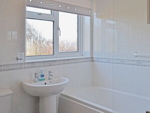 Bathroom - 2 bedroom accommodation in Hopton-on-Sea, near Great Yarmouth (Hopton-on-Sea, near Great Yarmouth)