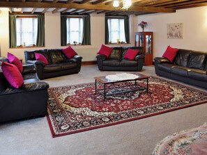 TV - 5 bedroom accommodation in Uploders, Bridport (Uploders, Bridport)