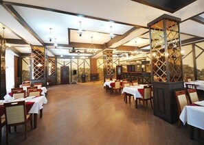 Dining - Royal Hotel (Baku)