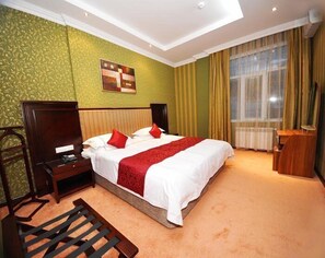 Minibar, desk, iron/ironing board, free WiFi - Royal Hotel (Baku)