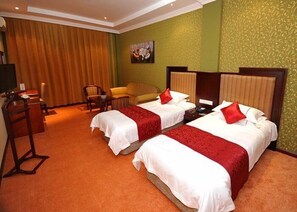 Minibar, desk, iron/ironing board, free WiFi - Royal Hotel (Baku)