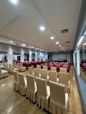 Meeting facility - Royal Hotel (Baku)