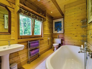 Towels - 1 bedroom accommodation in Ashreigney, near Chulmleigh (Ashreigney, near Chulmleigh)
