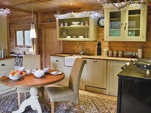 Dishwasher, cookware/dishes/utensils