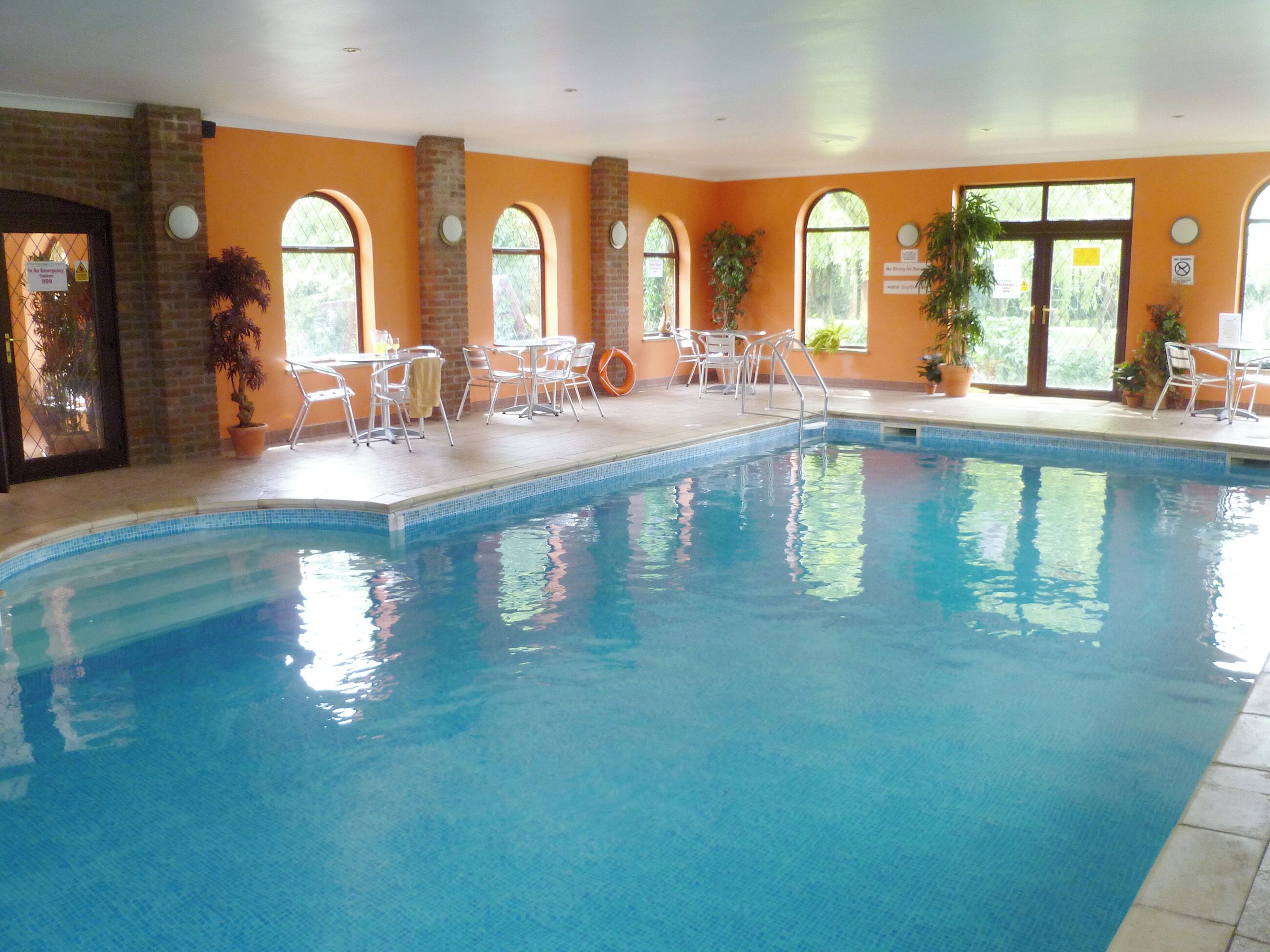 Una piscina cubierta