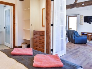 1 quarto, Wi-Fi de cortesia, roupa de cama