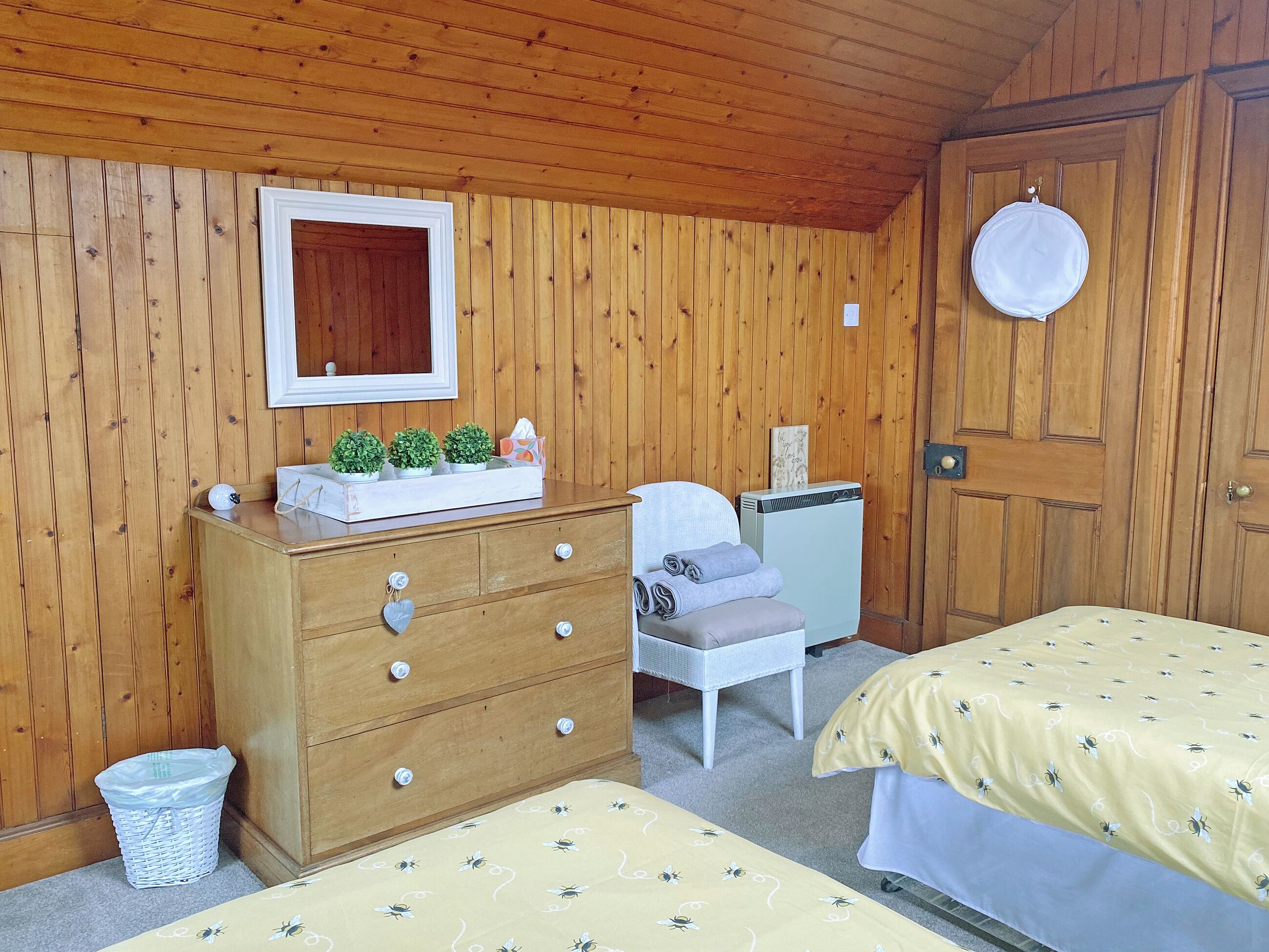 3 bedrooms, bed sheets