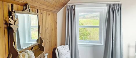 3 bedrooms, bed sheets