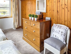 3 bedrooms, bed sheets