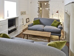 Fireplace - 1 bedroom accommodation in Salthouse, near Holt (Salthouse, near Holt)