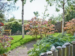 Property grounds - 1 bedroom accommodation in Salthouse, near Holt (Salthouse, near Holt)