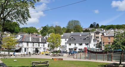 2 bedroom accommodation in Calstock
