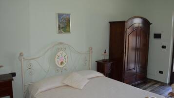 1 bedroom, desk, free WiFi