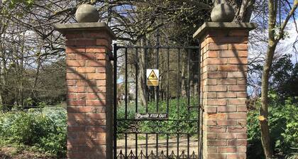 2 bedroom accommodation in Falkenham