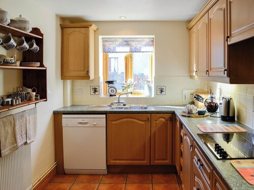 4 bedroom accommodation in Puncknowle, near Dorchester