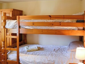 4 quartos, Wi-Fi de cortesia, roupa de cama