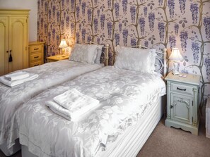 3 bedrooms, free WiFi, bed sheets