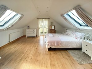 3 bedrooms, free WiFi, bed sheets - 3 bedroom accommodation in Llannor, near Pwllheli (Llannor, near Pwllheli)
