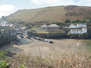 Parkplätze auf dem Gelände