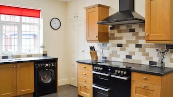 Dishwasher, highchair, cookware/dishes/utensils, freezer