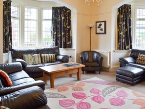 Living area - 8 bedroom accommodation in Filey (Filey)