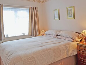 3 bedrooms, free WiFi, bed sheets - 3 bedroom accommodation in Potterne, near Devizes (Potterne, near Devizes)