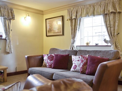 2 bedroom accommodation in Cromford
