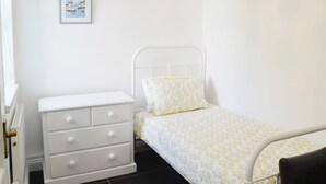 2 bedrooms, WiFi (free), bed sheets - 2 bedroom accommodation in Bothenhampton, near Bridport (Bothenhampton, near Bridport)