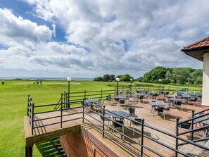 Outdoor dining - 2 bedroom accommodation in Sewerby, near Bridlington (Sewerby, near Bridlington)