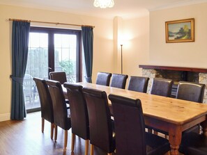 Dining - 6 bedroom accommodation in Milborne Port, near Sherborne (Milborne Port, near Sherborne)