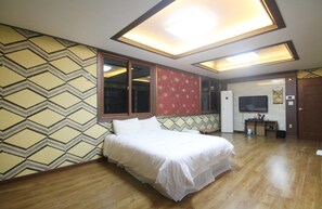 Condo, Kitchenette | Desk, free WiFi - W Motel (Tongyeong)
