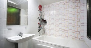 Deluxe Room | Bathroom | Free toiletries, hair dryer, bathrobes, slippers - W Motel (Tongyeong)