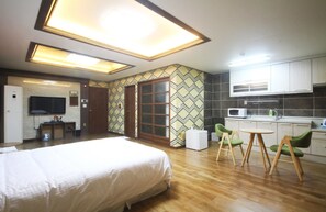 Apartment, Kochnische | Wohnbereich